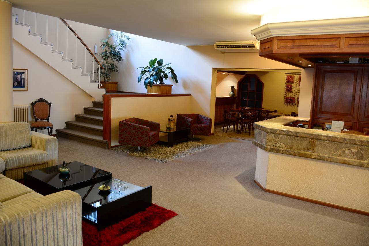 Hotel Crown Melo Zewnętrze zdjęcie